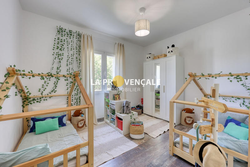 Maison - 250 m² - 6 pièces