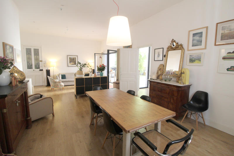 Maison - 248 m² - 9 pièces