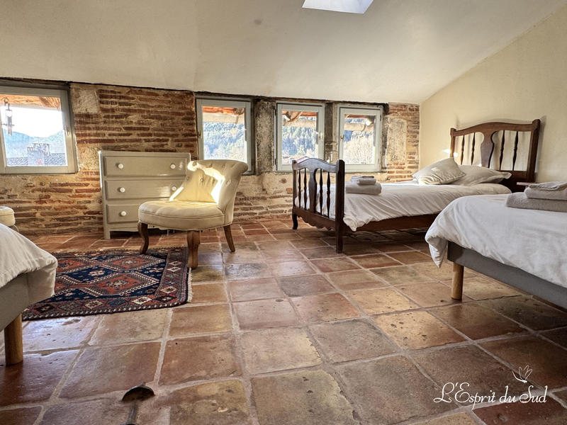 Maison - 668 m² - 14 pièces