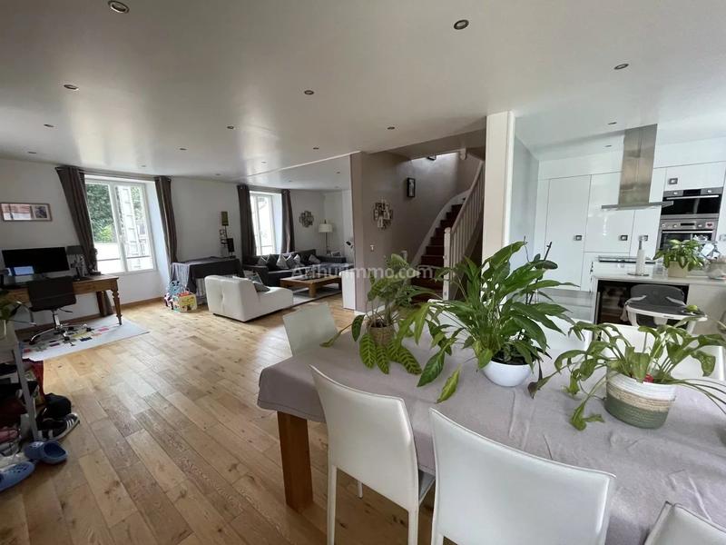 Maison - 204 m² - 8 pièces