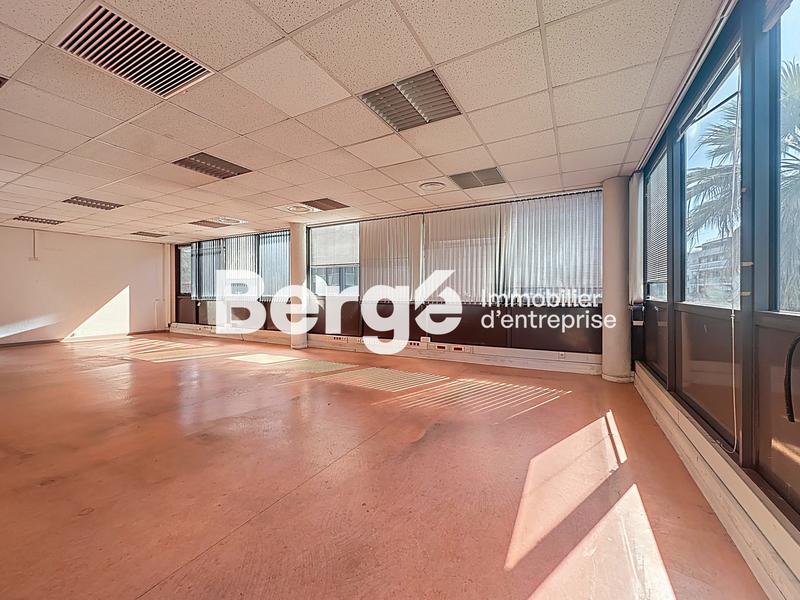 Bureau - 712 m²