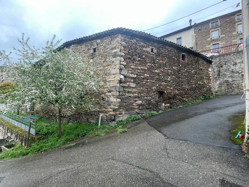 Maison - 300 m² - 4 pièces