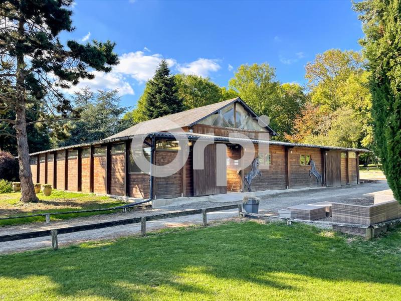 Maison - 230 m² - 7 pièces