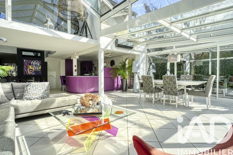 Maison - 250 m² - 8 pièces