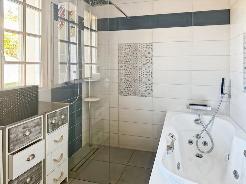 Maison - 210 m² - 6 pièces