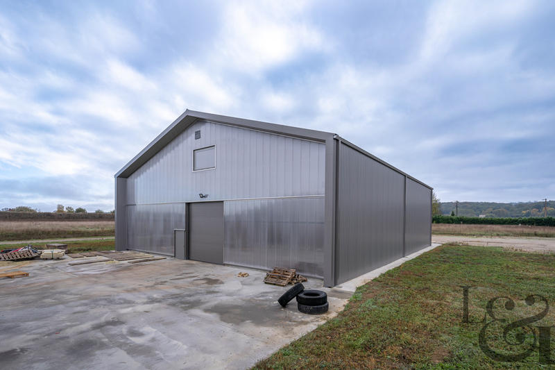 Maison - 1 039 m² - 2 pièces