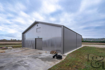 Maison - 1 039 m² - 2 pièces