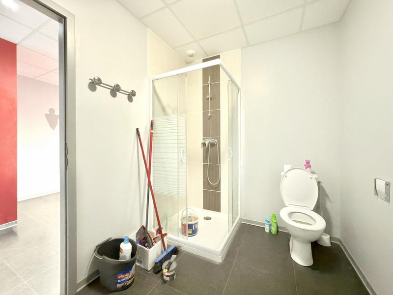 Local d'activités - 105 m² - 5 pièces