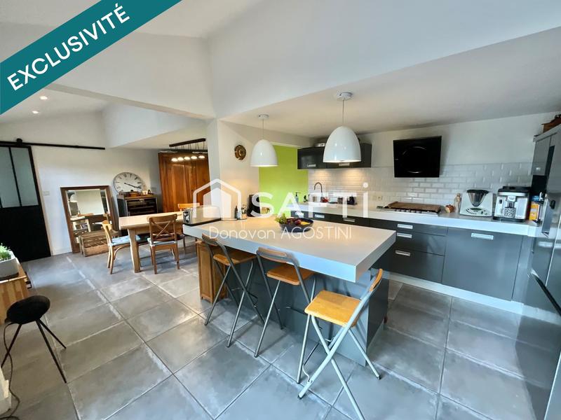 Maison - 239 m² - 7 pièces