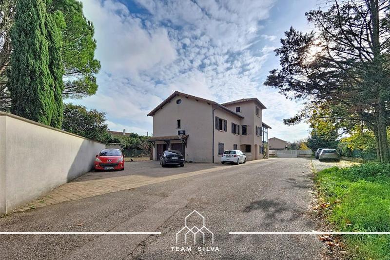 Pavillon - 220 m² - 7 pièces