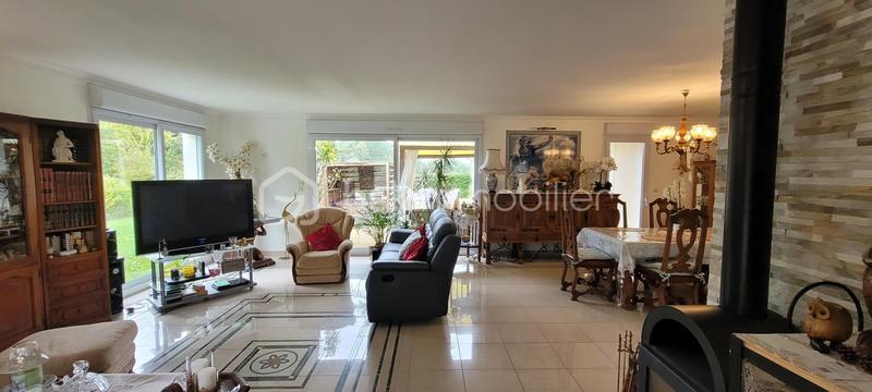 Maison - 230 m² - 8 pièces