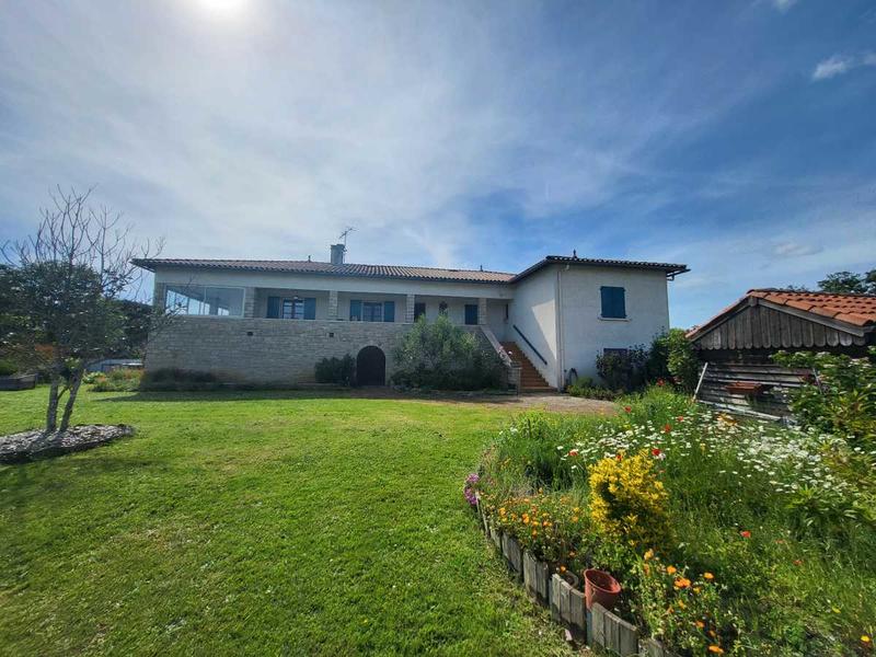 Maison - 200 m² - 7 pièces