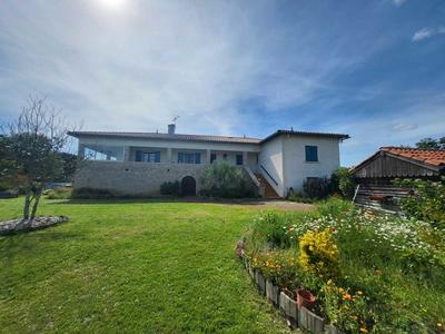 Maison - 200 m² - 7 pièces