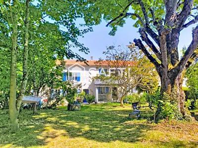 Maison - 216 m² - 5 pièces