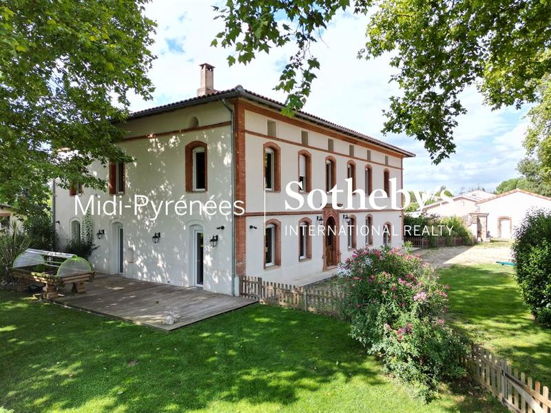 Maison - 542 m² - 15 pièces
