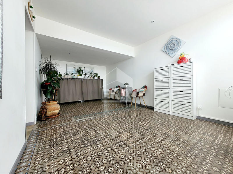 Maison - 318 m² - 10 pièces