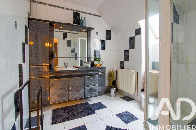 Maison - 247 m² - 6 pièces