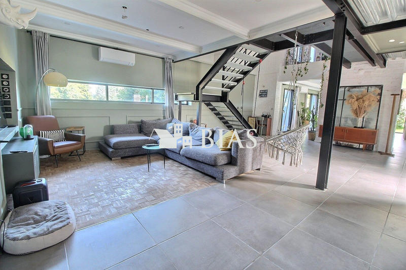 Maison contemporaine - 260 m² - 6 pièces