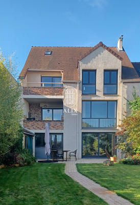 Maison - 224 m² - 9 pièces