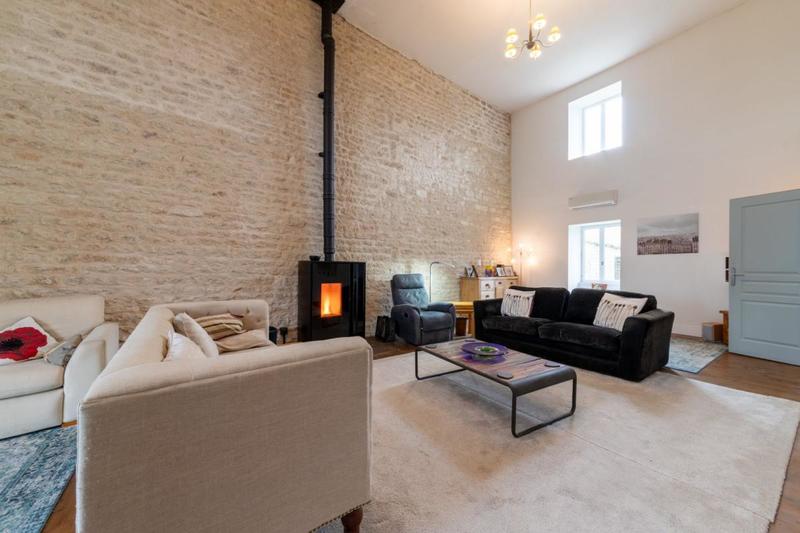 Propriété - 256 m² - 6 pièces