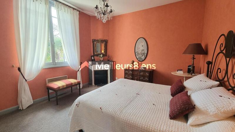 Maison - 250 m² - 7 pièces