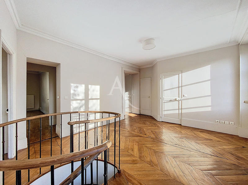 Appartement - 177 m² - 5 pièces