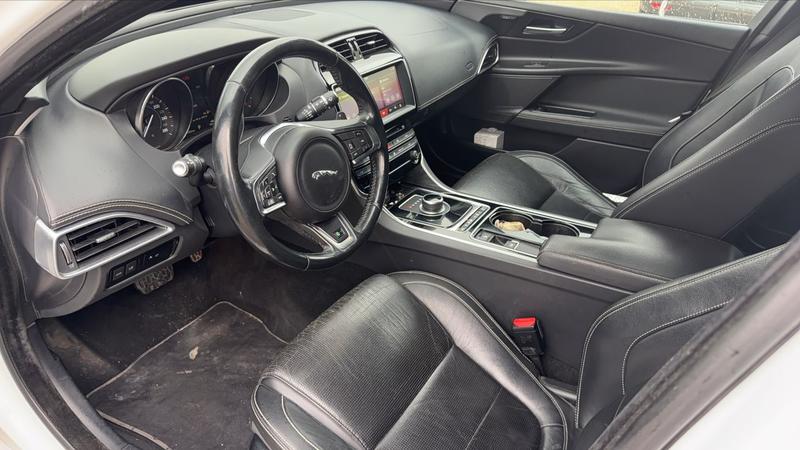 Jaguar Xe 2.0 d 180 Bva8 R-Sport