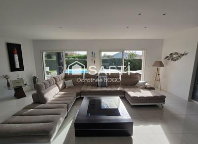 Maison - 180 m² - 5 pièces