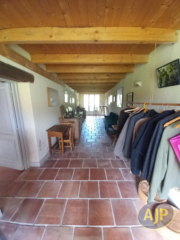 Maison - 407 m² - 9 pièces