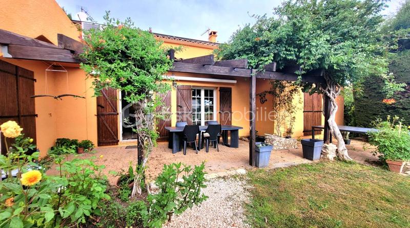 Maison traditionnelle - 262 m² - 9 pièces