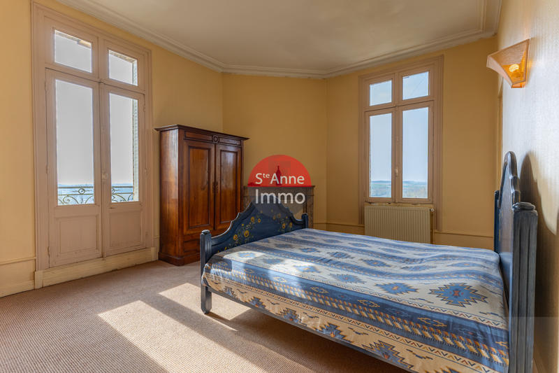 Maison - 357 m² - 8 pièces