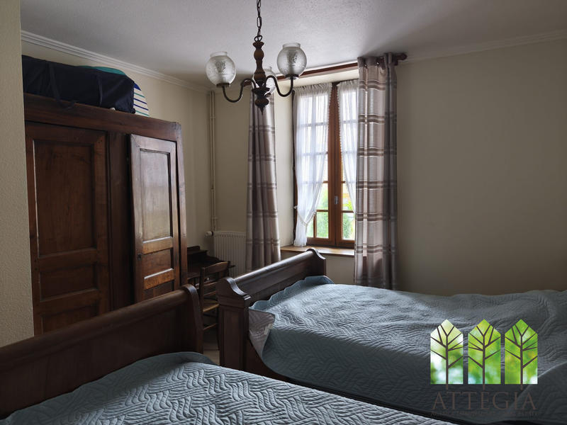 Maison - 246 m² - 13 pièces