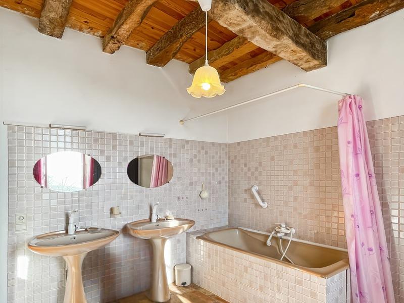 Maison - 325 m² - 14 pièces