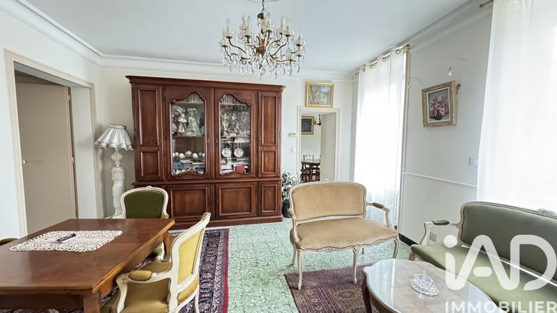 Maison - 250 m² - 9 pièces
