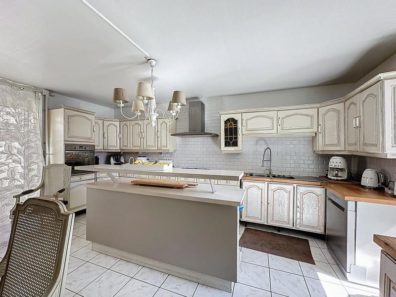 Maison - 190 m² - 6 pièces