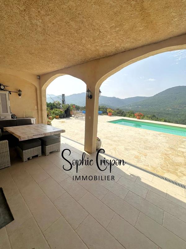 Villa - 245 m² - 8 pièces