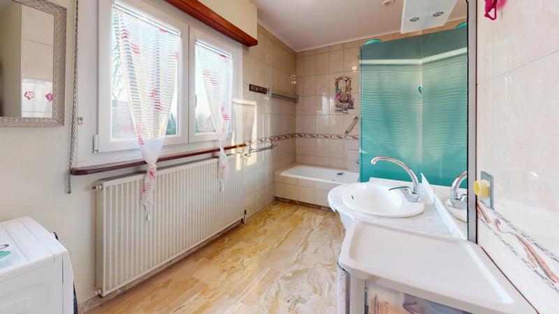 Maison - 210 m² - 7 pièces