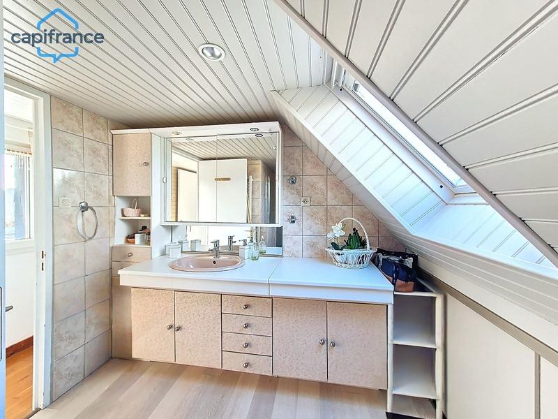 Maison - 233 m² - 10 pièces