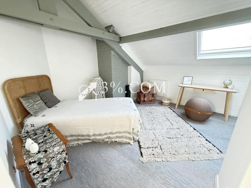 Maison - 180 m² - 8 pièces