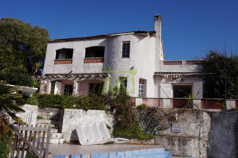 Maison traditionnelle - 188 m² - 8 pièces