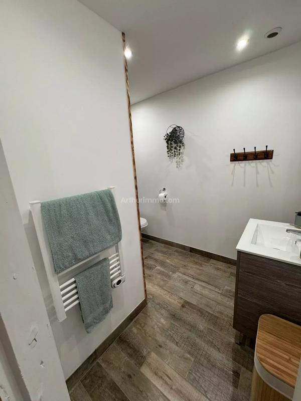 Maison - 595 m² - 5 pièces