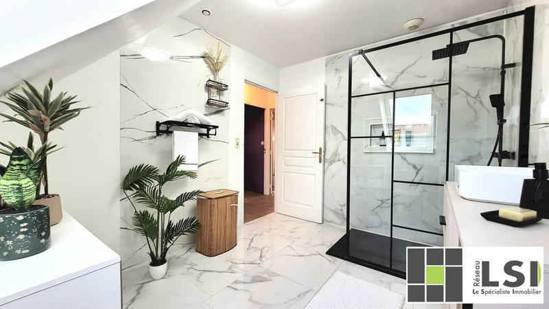 Maison - 122 m² - 9 pièces