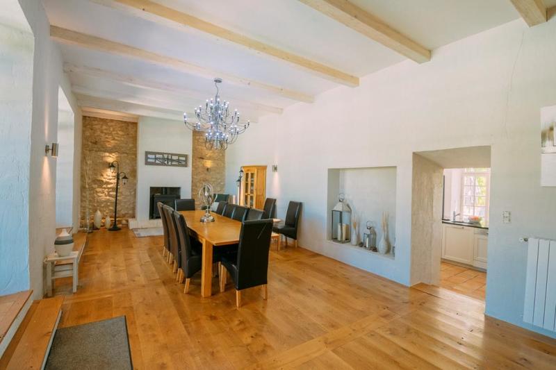 Propriété - 370 m² - 9 pièces