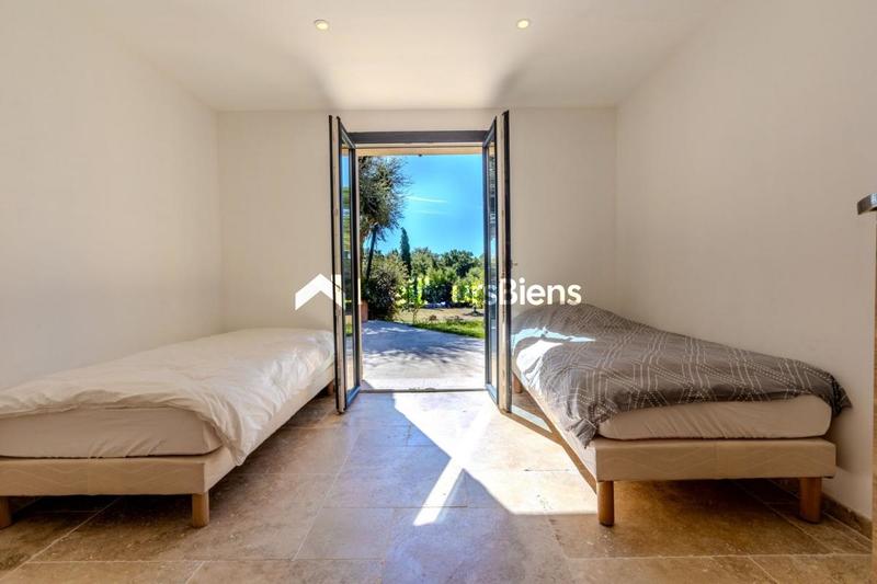 Propriété - 258 m² - 8 pièces