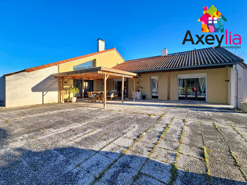 Maison - 203 m² - 7 pièces