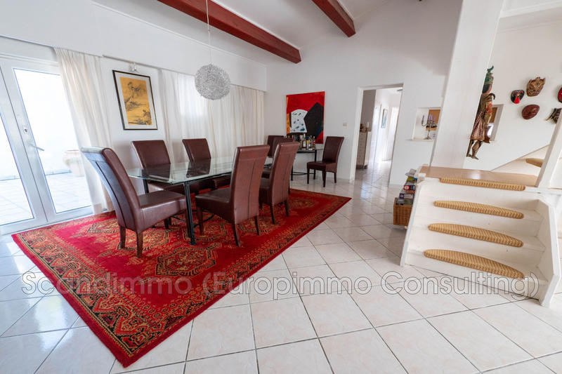Maison - 234 m² - 9 pièces