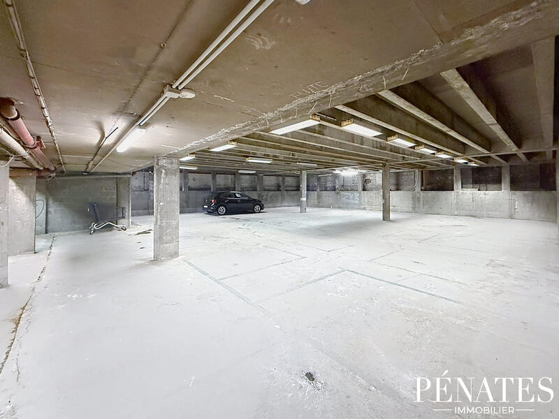 Local d'activités - 325 m²