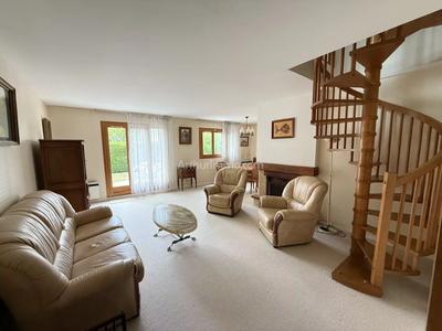 Maison - 147 m² - 8 pièces