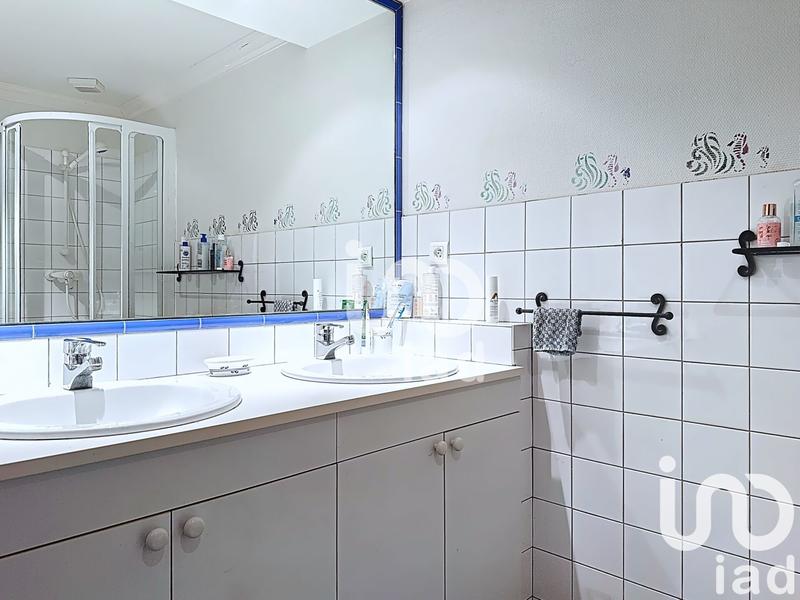 Maison - 241 m² - 10 pièces