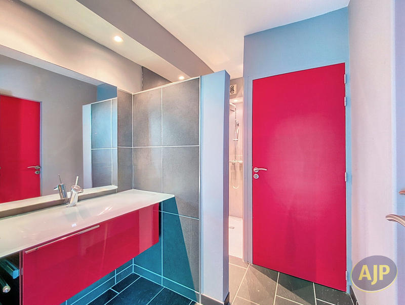 Maison - 394 m² - 15 pièces